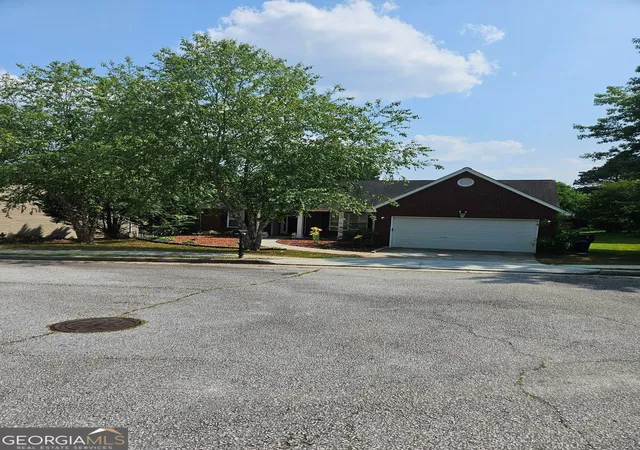 Photo 2 of Single family home for sale at 844 Langley View Ct, Loganville, GA 30052 | MLS# 10833593 | Listing updated on 2026-09-28