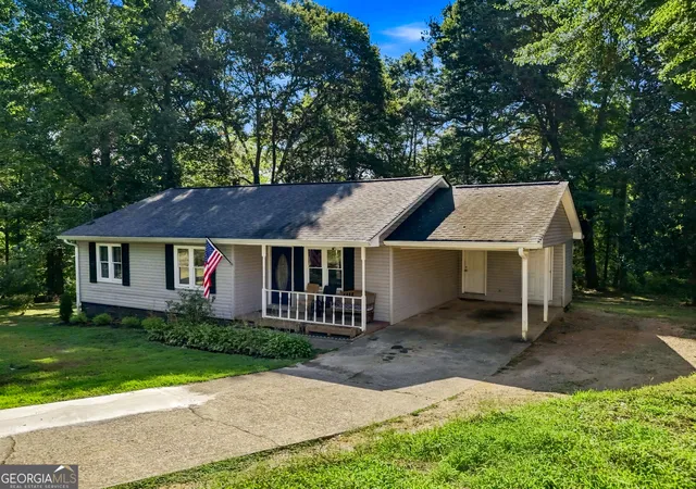 Photo 3 of Single family home for sale at 3016 Summer Lake Dr, Gainesville, GA 30506 | MLS# 10843202 | Listing updated on 2026-09-24