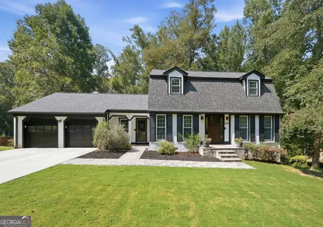 Photo 1 of Single family home for sale at 2458 Fontainebleau Dr, Atlanta, GA 30360 | MLS# 10850852 | Listing updated on 2026-09-23