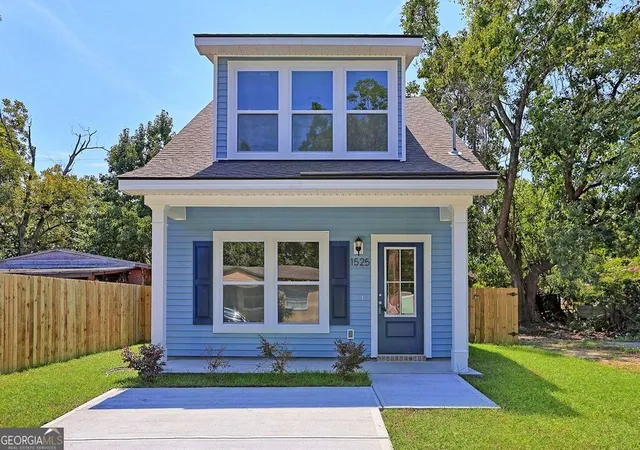 Photo 1 of Single family home for sale at 1525 New Castle St, Savannah, GA 31415 | MLS# 10851182 | Listing updated on 2026-09-29