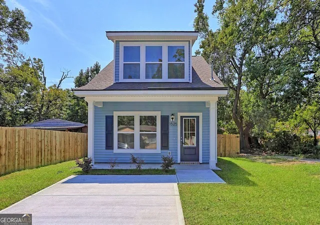 Photo 2 of Single family home for sale at 1525 New Castle St, Savannah, GA 31415 | MLS# 10851182 | Listing updated on 2026-09-29