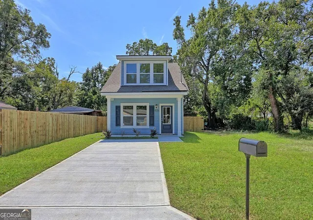 Photo 3 of Single family home for sale at 1525 New Castle St, Savannah, GA 31415 | MLS# 10851182 | Listing updated on 2026-09-29