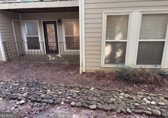 Photo 4 of Condo for sale at 1113 Lake Pointe Cir, Roswell, GA 30075 | MLS# 10874920 | Listing updated on 2026-10-31