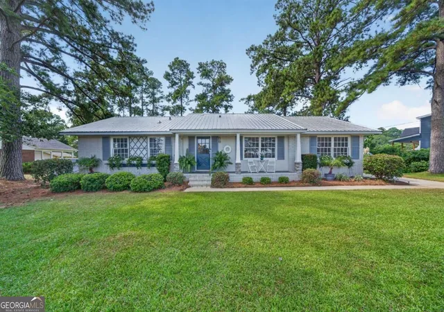 Photo 3 of Sale Pending at 197 Lakeshore Cir, Milledgeville, GA 31061 | MLS# 10839373 | Listing updated on 2026-09-18