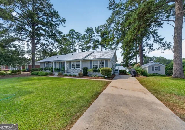 Photo 4 of Sale Pending at 197 Lakeshore Cir, Milledgeville, GA 31061 | MLS# 10839373 | Listing updated on 2026-09-18