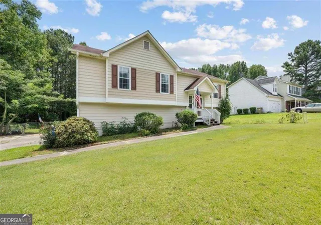 Photo 3 of Single family home for sale at 306 Crosswalk Dr, Auburn, GA 30011 | MLS# 10849914 | Listing updated on 2026-10-05