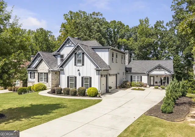 Photo 1 of Mansion for sale at 2126 Saddle Crk Dr, Jefferson, GA 30549 | MLS# 10844990 | Listing updated on 2026-09-26