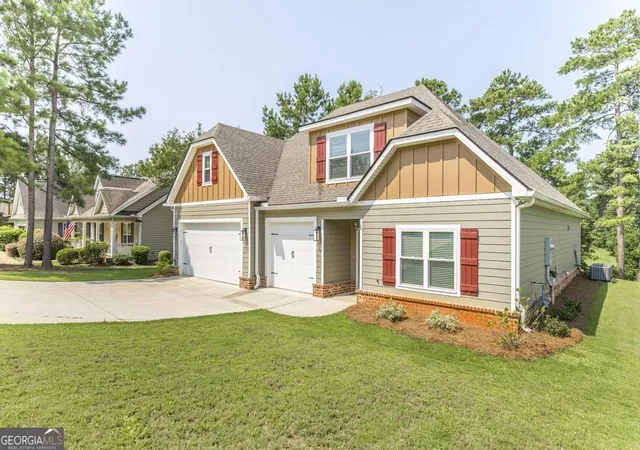 Single family home for sale at 266 Lakeview Dr, Macon, GA 31211 | MLS# 10817374