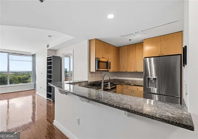 Photo 3 of Condo for sale at 3338 Peachtree Rd NE #1810, Atlanta, GA 30326 | MLS# 10839511 | Listing updated on 2026-09-10