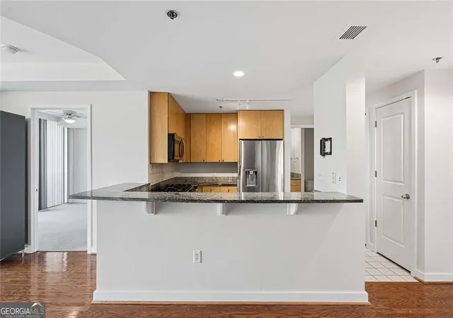 Photo 4 of Condo for sale at 3338 Peachtree Rd NE #1810, Atlanta, GA 30326 | MLS# 10839511 | Listing updated on 2026-09-10