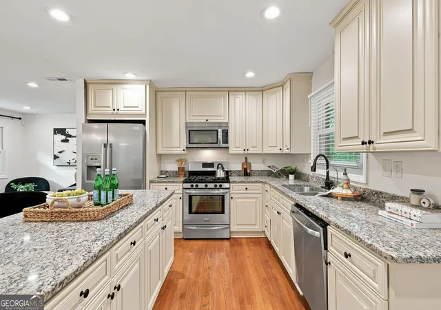 Photo 3 of Sale Pending at 3095 Hollywood Dr, Decatur, GA 30033 | MLS# 10845508 | Listing updated on 2026-09-22