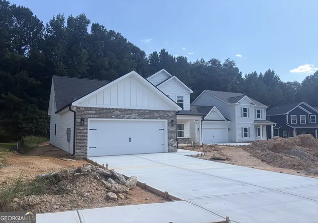 Photo 2 of Single family home for sale at 135 Hunts Ml Cir, Griffin, GA 30224 | MLS# 10819073 | Listing updated on 2026-09-09