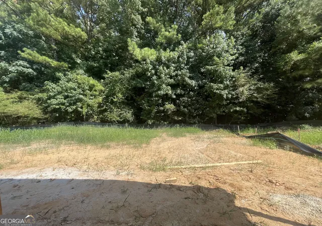 Photo 4 of Single family home for sale at 135 Hunts Ml Cir, Griffin, GA 30224 | MLS# 10819073 | Listing updated on 2026-09-09