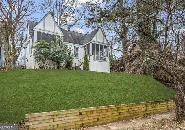 Photo 2 of Single family home for sale at 960 Byron Dr Sw, Atlanta, GA 30310 | MLS# 10844548 | Listing updated on 2026-09-11