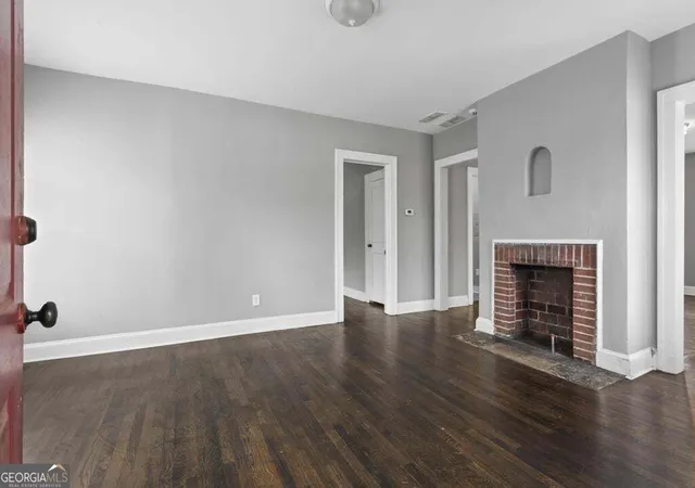 Photo 4 of Single family home for sale at 960 Byron Dr SW, Atlanta, GA 30310 | MLS# 10844548 | Listing updated on 2026-09-11
