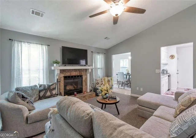 Photo 4 of Single family home for sale at 2000 Wendover Dr, Snellville, GA 30078 | MLS# 10850212 | Listing updated on 2026-10-05