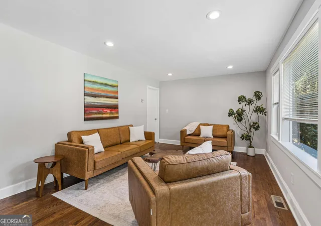 Photo 4 of Sale Pending at 1271 Cahaba Dr SW, Atlanta, GA 30311 | MLS# 10873498 | Listing updated on 2026-10-30