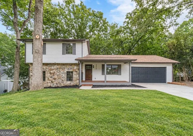 Photo 2 of Single family home for sale at 2273 Ivy Crst Dr, Buford, GA 30519 | MLS# 10840672 | Listing updated on 2026-09-18