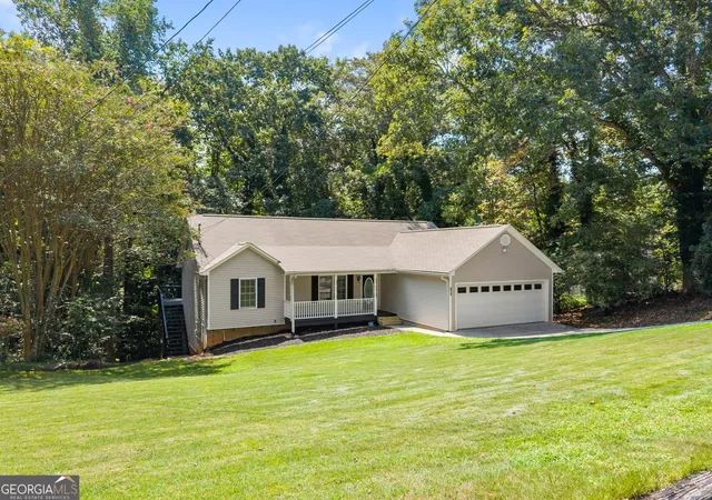 Photo 4 of Single family home for sale at 473 Christopher Dr, Gainesville, GA 30501 | MLS# 10842432 | Listing updated on 2026-09-09