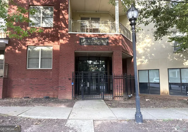 Photo 2 of Condo for sale at 870 Mayson Turner Rd Nw #1001, Atlanta, GA 30314 | MLS# 10847880 | Listing updated on 2026-09-18