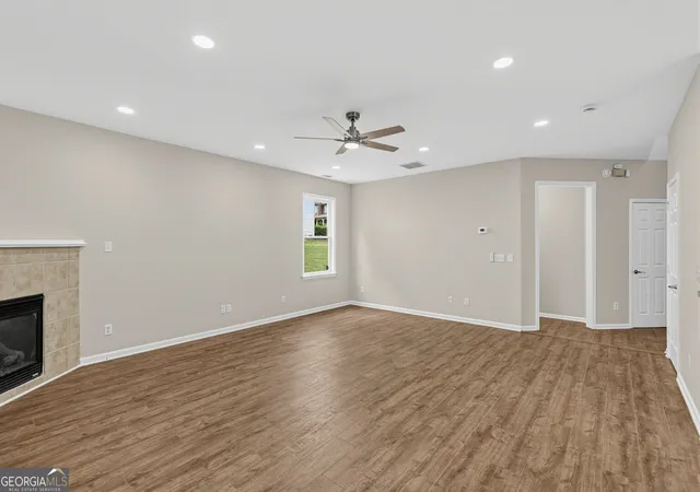 Photo 4 of Sale Pending at 6380 Stonelake Dr, Atlanta, GA 30331 | MLS# 10842179 | Listing updated on 2026-09-14