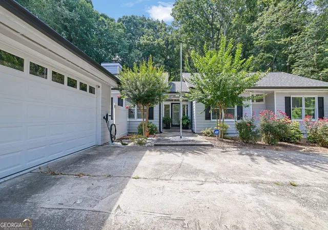Photo 3 of Single family home for sale at 1980 Westwood Cir Se, Smyrna, GA 30080 | MLS# 10801885 | Listing updated on 2026-09-23