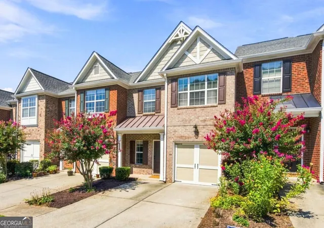 Townhouse for sale at 9820 Alger Tr, Johns Creek, GA 30022 | MLS# 10840038