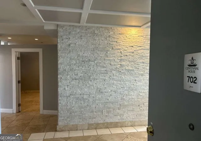 Listing Photo 4 - Condo for sale in building located at 115 W Peachtree Pl Nw, Atlanta, GA 30313 - Unit #702
