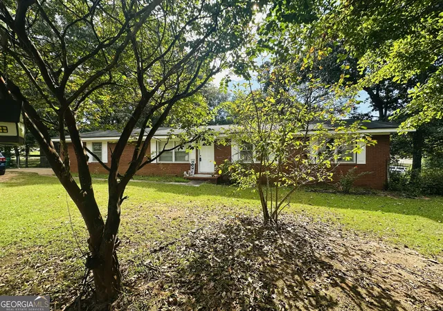 Photo 3 of Single family home for sale at 105 Hemlock St, Warner Robins, GA 31093 | MLS# 10849172 | Listing updated on 2026-09-21