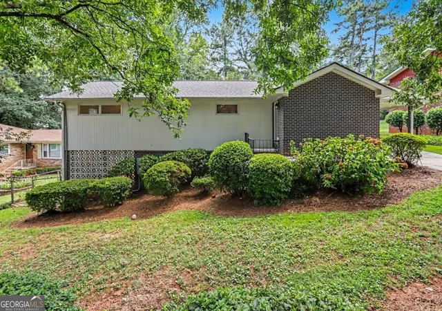 Photo 2 of Single family home for sale at 2213 Doris Dr, Decatur, GA 30034 | MLS# 10843137 | Listing updated on 2026-09-15