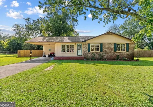 Photo 1 of Single family home for sale at 123 Donna St Sw, Calhoun, GA 30701 | MLS# 10842425 | Listing updated on 2026-09-18