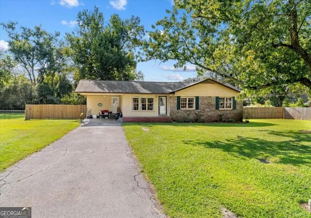 Photo 2 of Single family home for sale at 123 Donna St Sw, Calhoun, GA 30701 | MLS# 10842425 | Listing updated on 2026-09-18