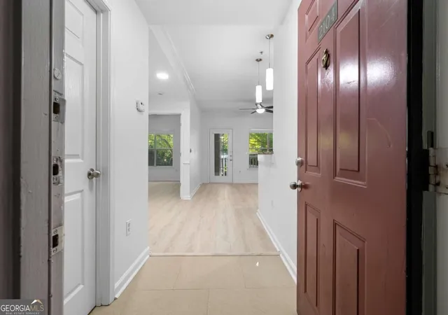 Listing Photo 4 - Condo for sale in building located at 2700 Pine Tree Rd Ne, Atlanta, GA 30324 - Unit #2104