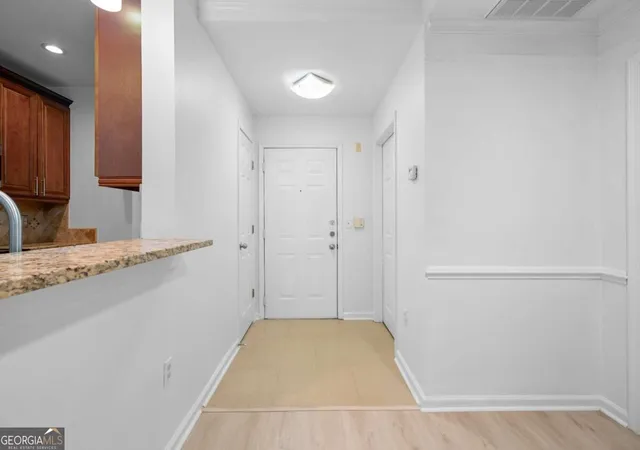 Listing Photo 5 - Condo for sale in building located at 2700 Pine Tree Rd Ne, Atlanta, GA 30324 - Unit #2104