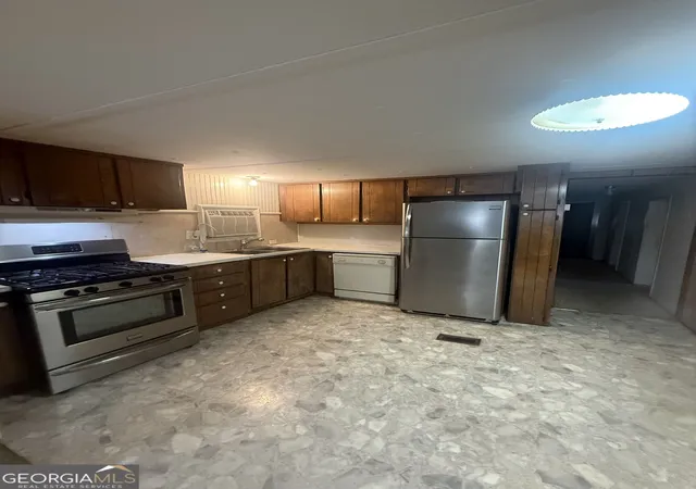 Photo 3 of Manufactured home for sale at 285 Highland Cir, Stockbridge, GA 30281 | MLS# 10851837 | Listing updated on 2026-10-08