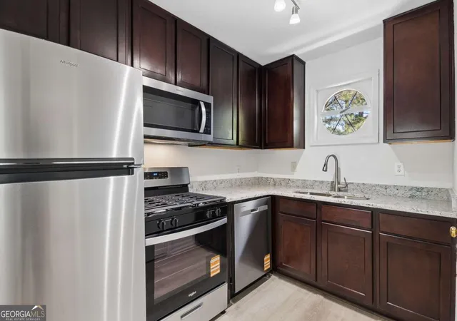 Photo 3 of Condo for sale at 5400 Roswell Rd #G5, Atlanta, GA 30342 | MLS# 10733352 | Listing updated on 2026-09-17