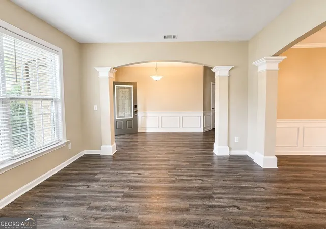 Photo 4 of Single family home for sale at 562 Preserve Park Dr, Loganville, GA 30052 | MLS# 10837372 | Listing updated on 2026-09-15