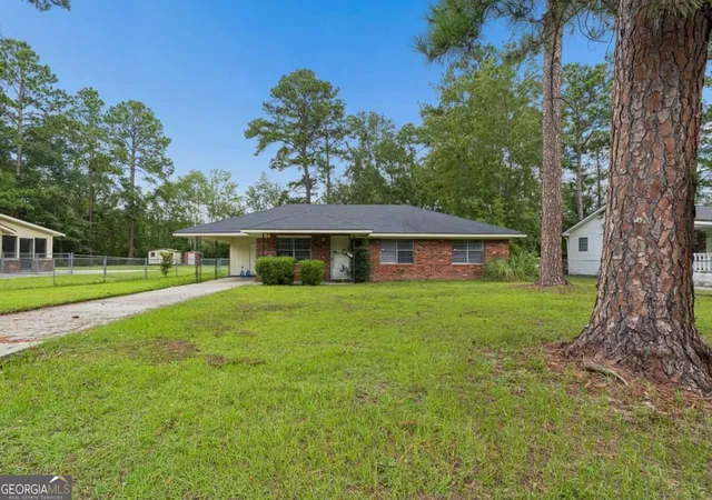 Photo 3 of Single family home for sale at 200 Becky St, Hinesville, GA 31313 | MLS# 10839731 | Listing updated on 2026-09-19