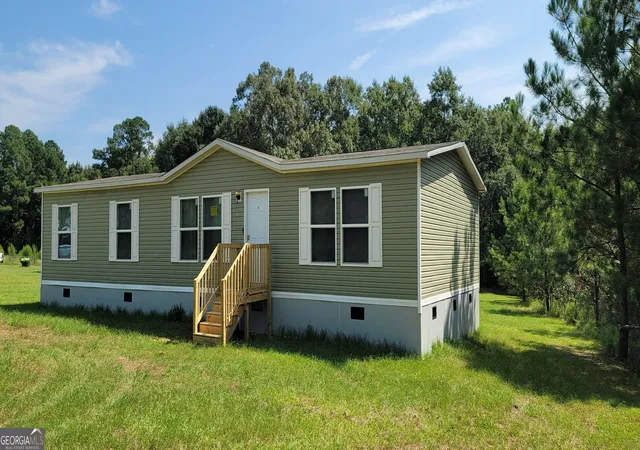 Photo 3 of Manufactured home for sale at 121 Pecan Grv Rd, Sylvania, GA 30467 | MLS# 10841556 | Listing updated on 2026-09-08