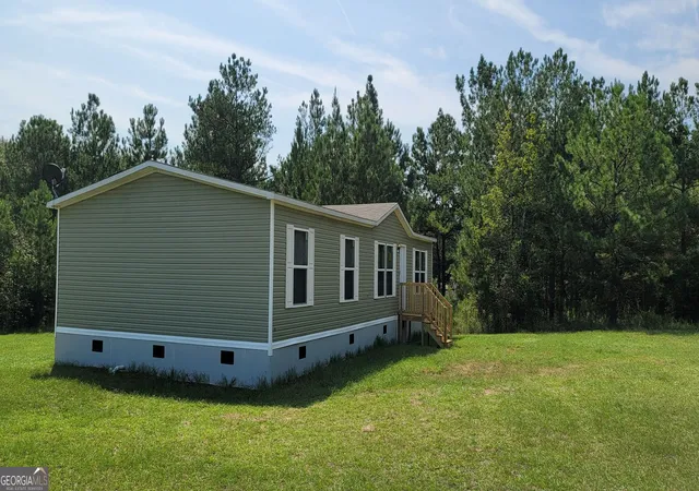 Photo 4 of Manufactured home for sale at 121 Pecan Grv Rd, Sylvania, GA 30467 | MLS# 10841556 | Listing updated on 2026-09-08