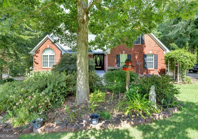 Photo 3 of Single family home for sale at 40 Woodcrest Ave, Covington, GA 30016 | MLS# 10841300 | Listing updated on 2026-09-21