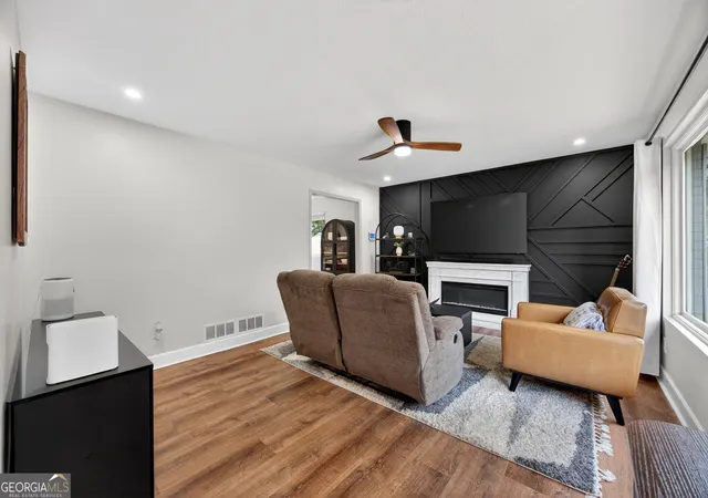 Photo 4 of Single family home for sale at 1392 Willow Trl Sw, Atlanta, GA 30311 | MLS# 10783470 | Listing updated on 2026-09-10