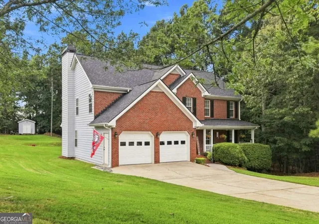 Photo 2 of Single family home for sale at 5821 Silverthorn Dr, Flowery Branch, GA 30542 | MLS# 10841065 | Listing updated on 2026-09-23