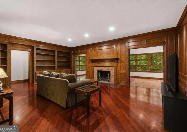 Photo 3 of Sale Pending at 385 Hicks Farm Rd NW, Acworth, GA 30102 | MLS# 10843793 | Listing updated on 2026-09-15