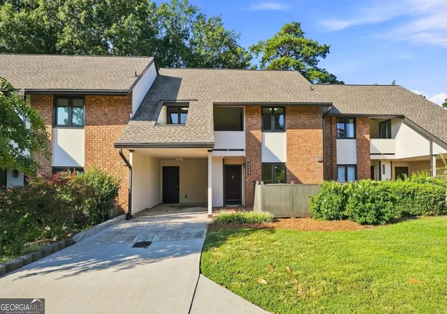 Townhouse for sale at 3229 Clairmont N Rd NE, Atlanta, GA 30329 | MLS# 10841525