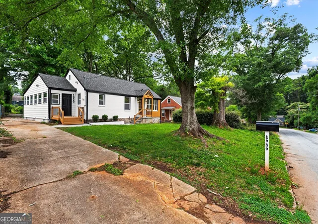 Photo 3 of Single family home for sale at 1939 Willa Dr, Decatur, GA 30032 | MLS# 10852399 | Listing updated on 2026-09-24