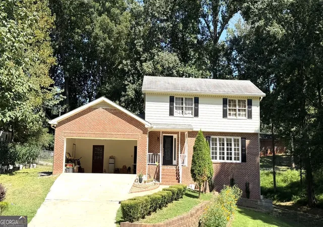 Photo 3 of Single family home for sale at 574 Hickory Hills Ct, Stone Mountain, GA 30083 | MLS# 10838772 | Listing updated on 2026-09-16