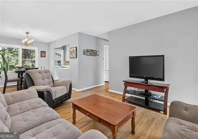 Photo 4 of Single family home for sale at 2085 Clearwater Dr, Marietta, GA 30067 | MLS# 10872712 | Listing updated on 2026-10-28
