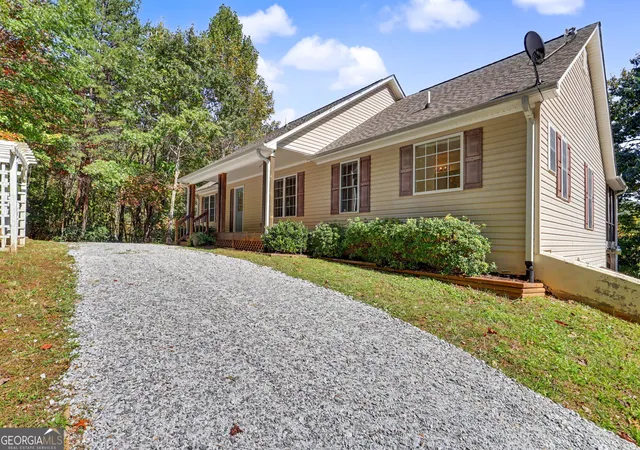 Photo 2 of Single family home for sale at 49 Vine Hl Ln, Clayton, GA 30525 | MLS# 10872538 | Listing updated on 2026-10-28