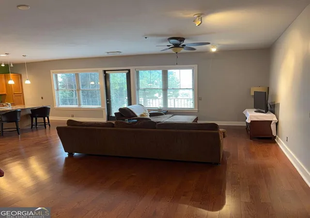 Listing Photo 5 - Condo for sale in building located at 1195 Milton Ter Se, Atlanta, GA 30315 - Unit #5201